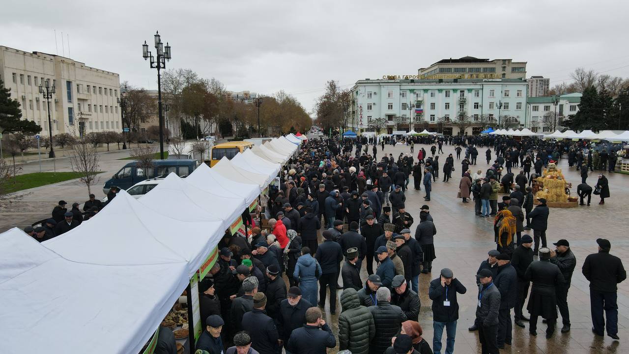 Масштабную сельхозярмарку провели в центре Махачкалы