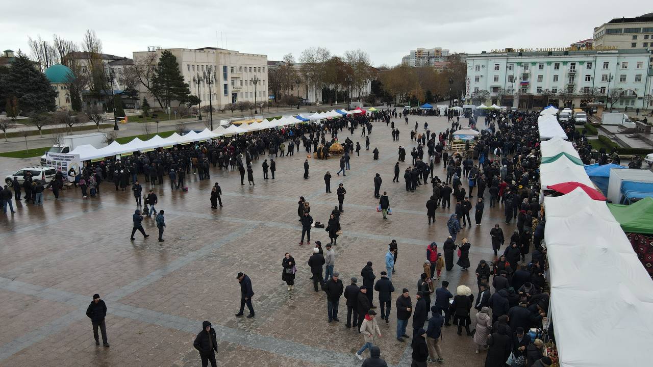 Масштабную сельхозярмарку провели в центре Махачкалы