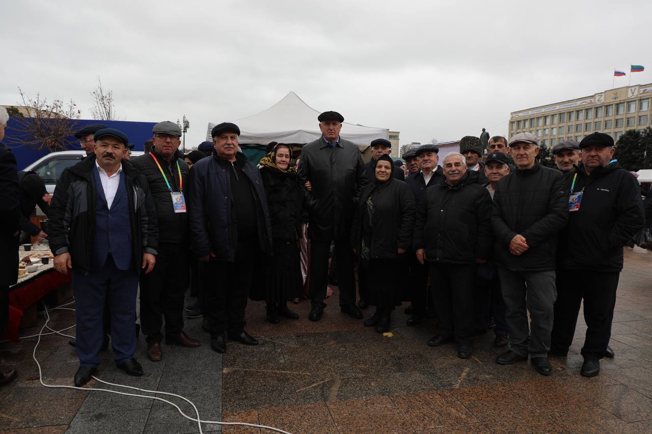 Масштабную сельхозярмарку провели в центре Махачкалы