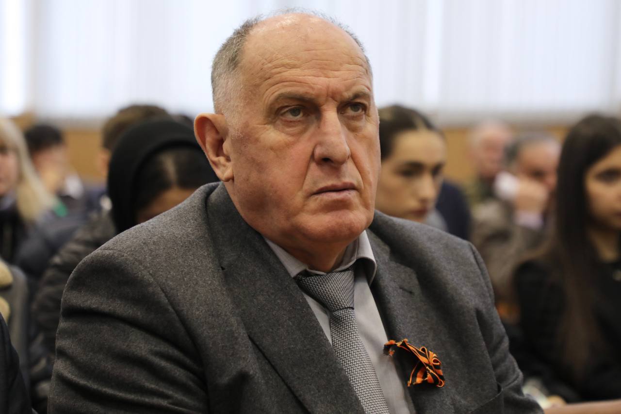 Абдулмуслим Абдулмуслимов принял участие в мероприятиях ко Дню героев Отечества
