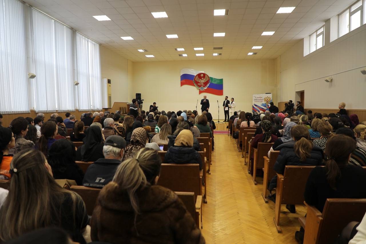 Абдулмуслим Абдулмуслимов принял участие в мероприятиях ко Дню героев Отечества