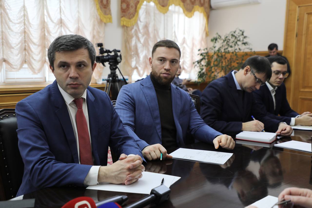 Абдулмуслим Абдулмуслимов поручил выработать новые меры поддержки легкой промышленности