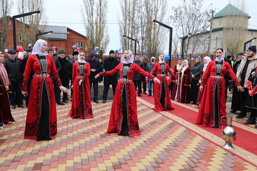 Абдулмуслим Абдулмуслимов открыл новую больницу в селе Нурадилово Хасавюртовского района
