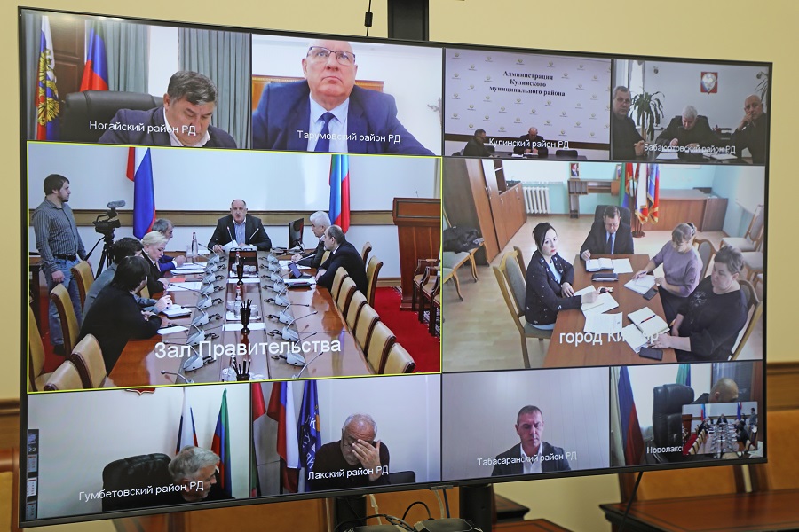 Абдулмуслим Абдулмуслимов поручил усилить контроль за качеством горячего питания школьников