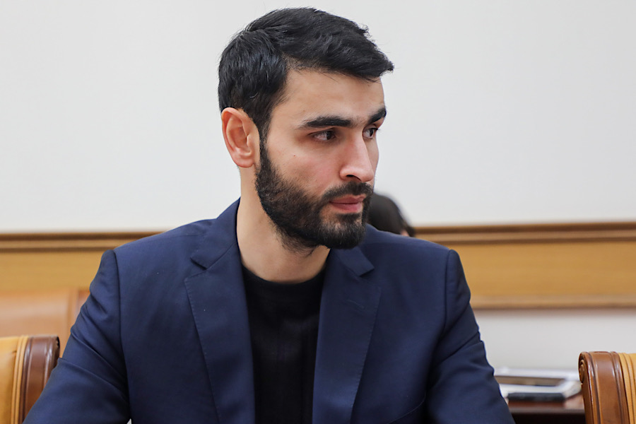 Мурад Казиев подверг критике работу подрядных организаций, занимающихся строительством ФАПов