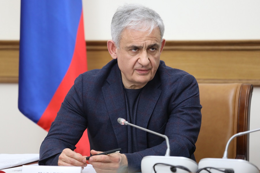 Сергей Назаров положительно оценил ход строительства социальных объектов в Новолакском районе и Дербенте