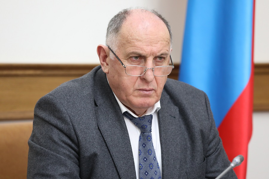 Сергей Назаров положительно оценил ход строительства социальных объектов в Новолакском районе и Дербенте