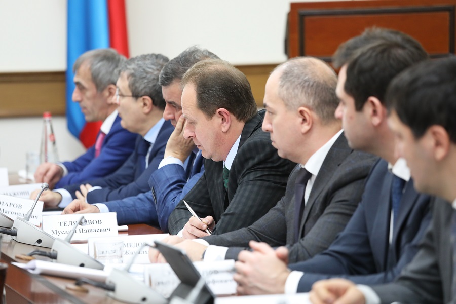 Сергей Назаров положительно оценил ход строительства социальных объектов в Новолакском районе и Дербенте
