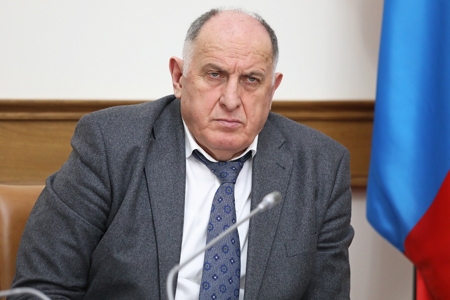 Сергей Назаров положительно оценил ход строительства социальных объектов в Новолакском районе и Дербенте