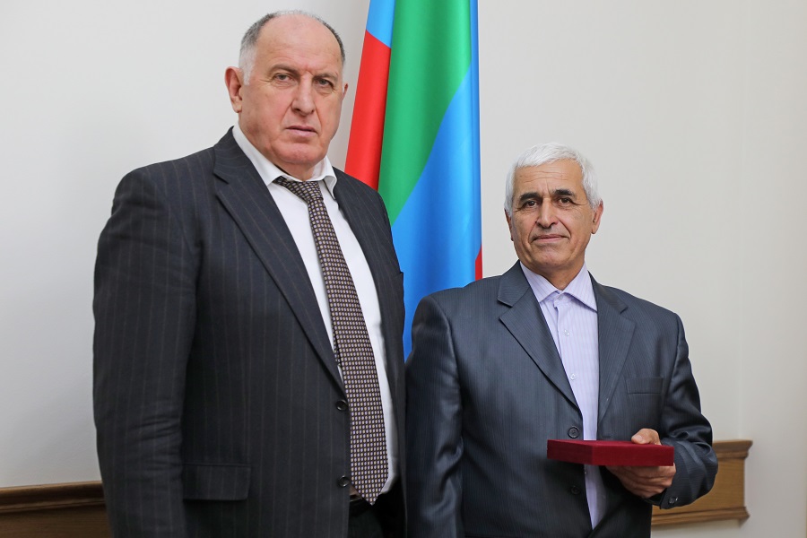 Абдулмуслим Абдулмуслимов вручил дагестанцам государственные награды