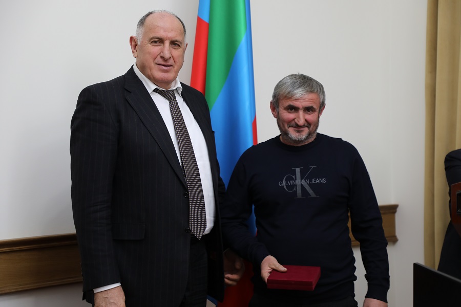 Абдулмуслим Абдулмуслимов вручил дагестанцам государственные награды