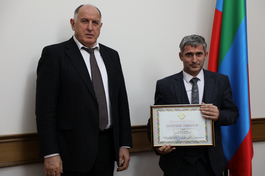 Абдулмуслим Абдулмуслимов вручил дагестанцам государственные награды