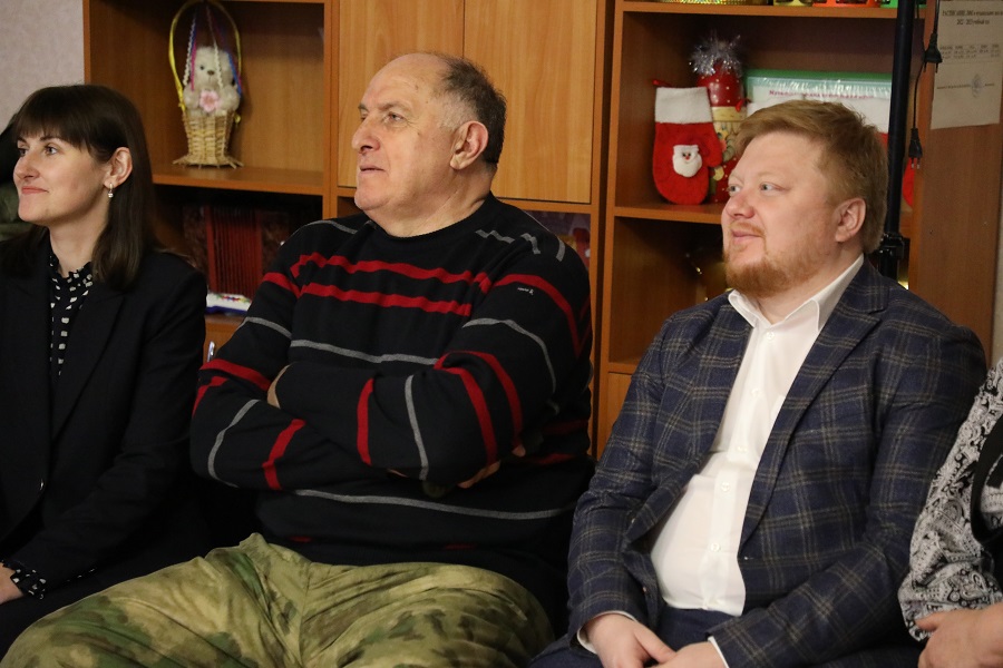 1000 новогодних подарков из Дагестана получили дети Луганска