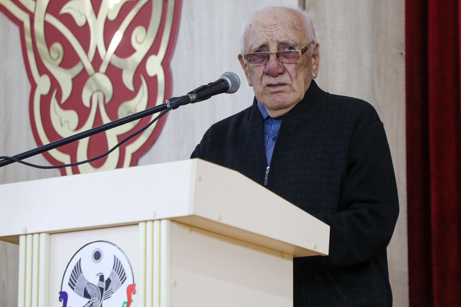 85-летие со дня рождения общественно-политического деятеля Мухудина Абдулмуслимова отметили в Казбековском районе