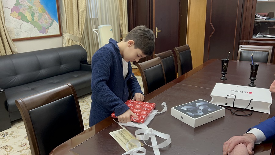 Руслан Алиев исполнил заветную мечту участника акции «Елка желаний»