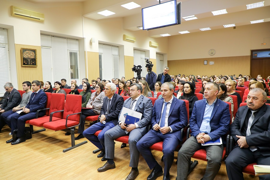 Около 7 тыс. социальных контрактов с малоимущими жителями республики заключил Минтруд Дагестана в 2022 году