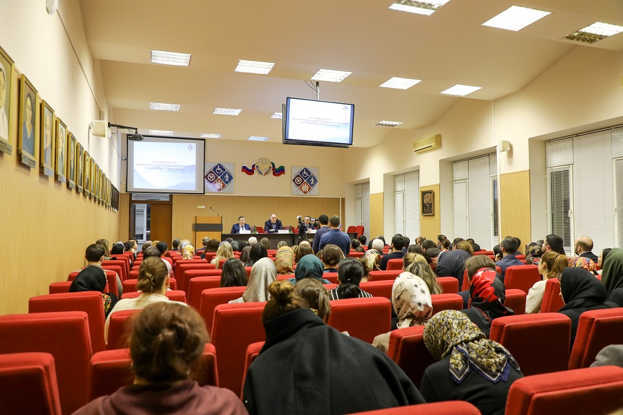 Около 7 тыс. социальных контрактов с малоимущими жителями республики заключил Минтруд Дагестана в 2022 году
