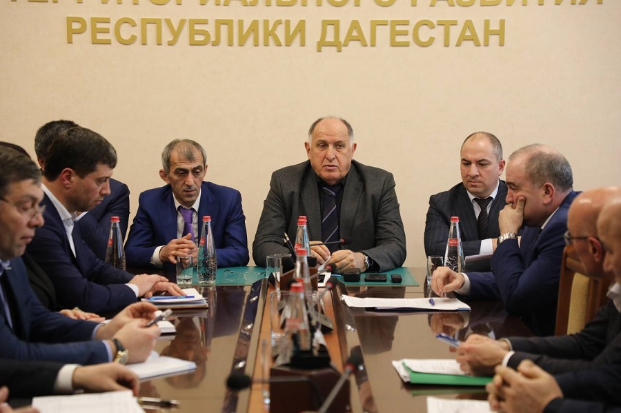 Абдулмуслим Абдулмуслимов представил коллективу Минэкономразвития РД нового руководителя