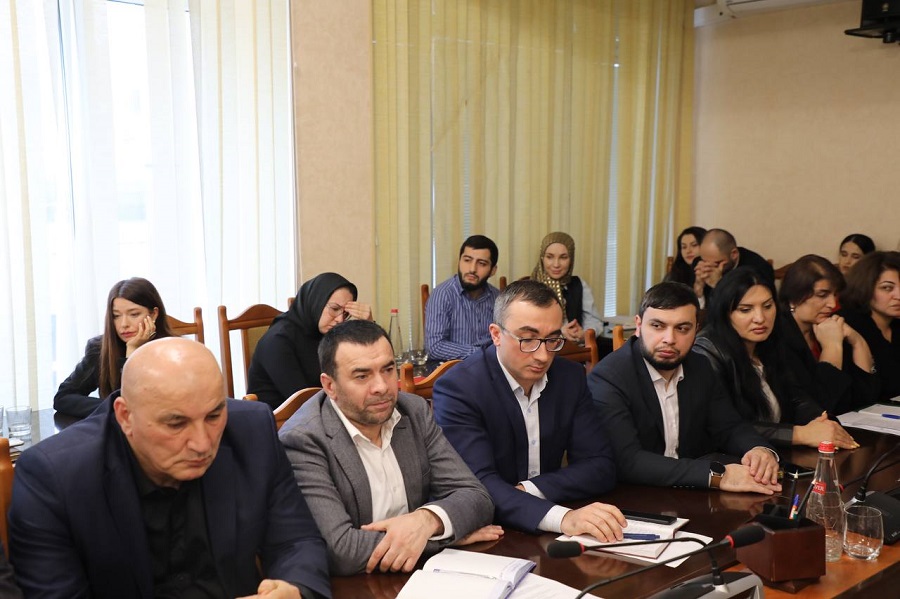 Абдулмуслим Абдулмуслимов представил коллективу Минэкономразвития РД нового руководителя