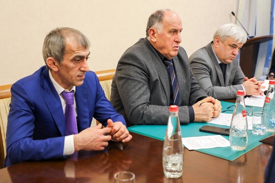 Более 300 сверхнормативных штатных единиц в школах республики выявил Госфинконтроль РД в 2022 году