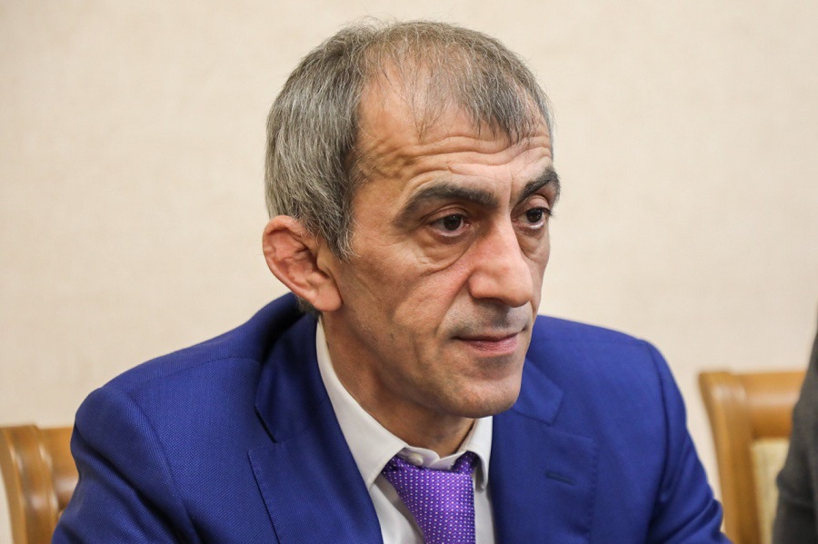 Абдулмуслим Абдулмуслимов поручил усилить работу с централизацией государственных закупок