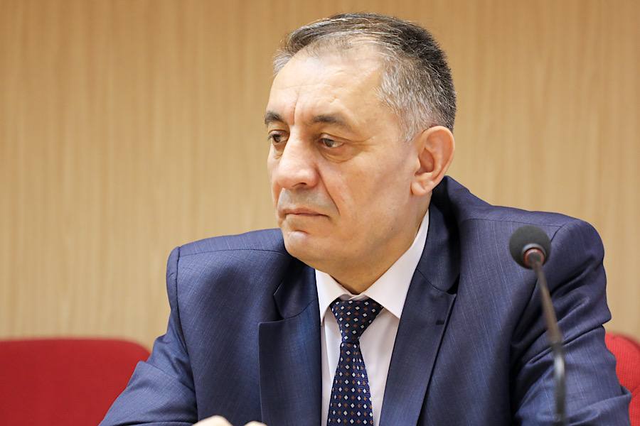 Абдулмуслим Абдулмуслимов представил коллективу Минтруда РД нового министра - Мурада Казиева