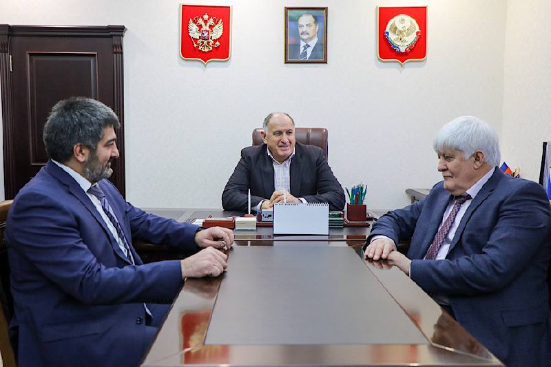 Абдулмуслим Абдулмуслимов представил Магомед-Гаджи Айдиева в качестве начальника Управления Правительства РД по вопросам переселения