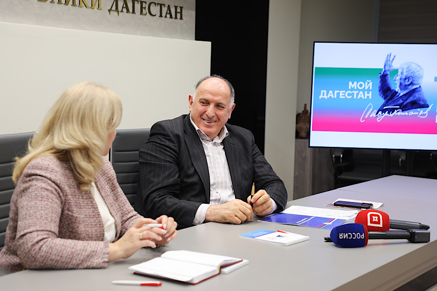 Абдулмуслим Абдулмуслимов встретился с коллективом Минкультуры Дагестана