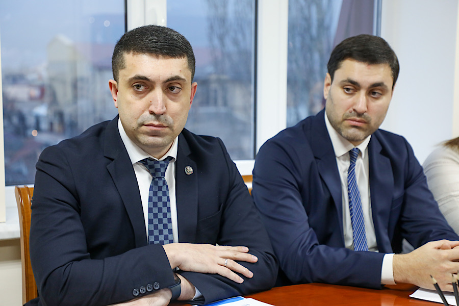 Абдулмуслим Абдулмуслимов поручил Минмолодежи Дагестана усилить работу с сельской молодежью