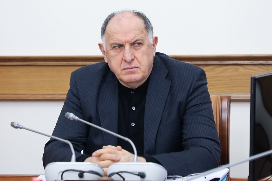 Абдулмуслим Абдулмуслимов поручил принять меры в отношении недобросовестных главврачей после выявленных Счетной палатой нарушений