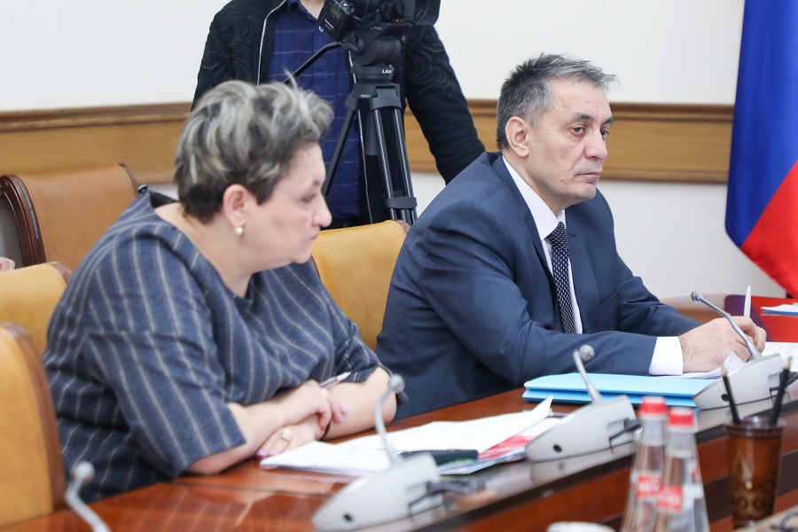 Абдулмуслим Абдулмуслимов поручил принять меры в отношении недобросовестных главврачей после выявленных Счетной палатой нарушений
