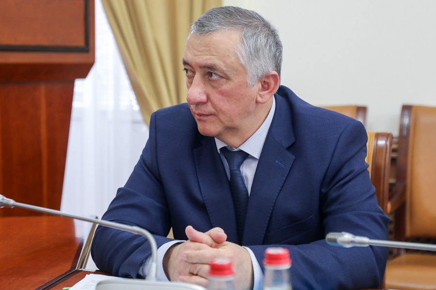 Абдулмуслим Абдулмуслимов поручил принять меры в отношении недобросовестных главврачей после выявленных Счетной палатой нарушений