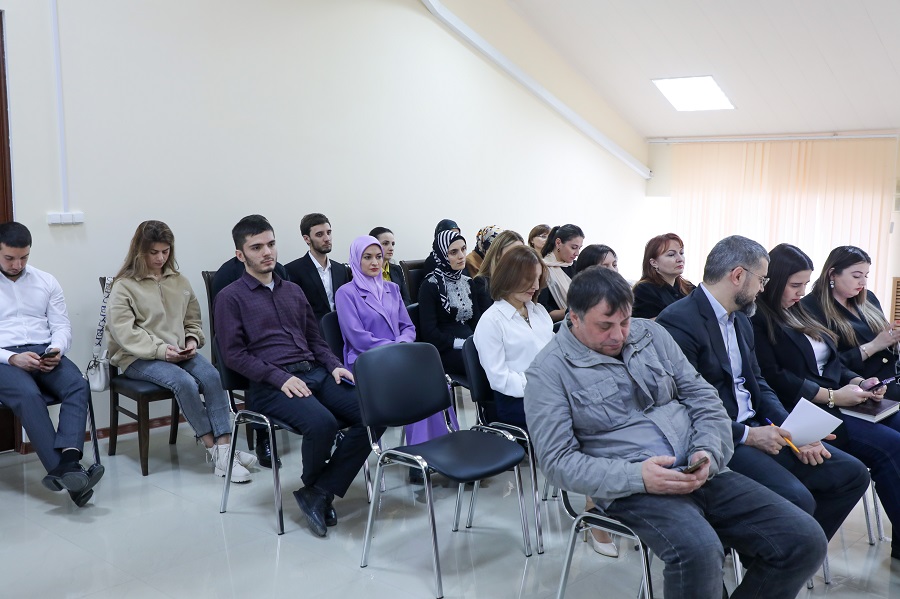 Абдулмуслим Абдулмуслимов обозначил задачи коллективу Минэнерго Дагестана