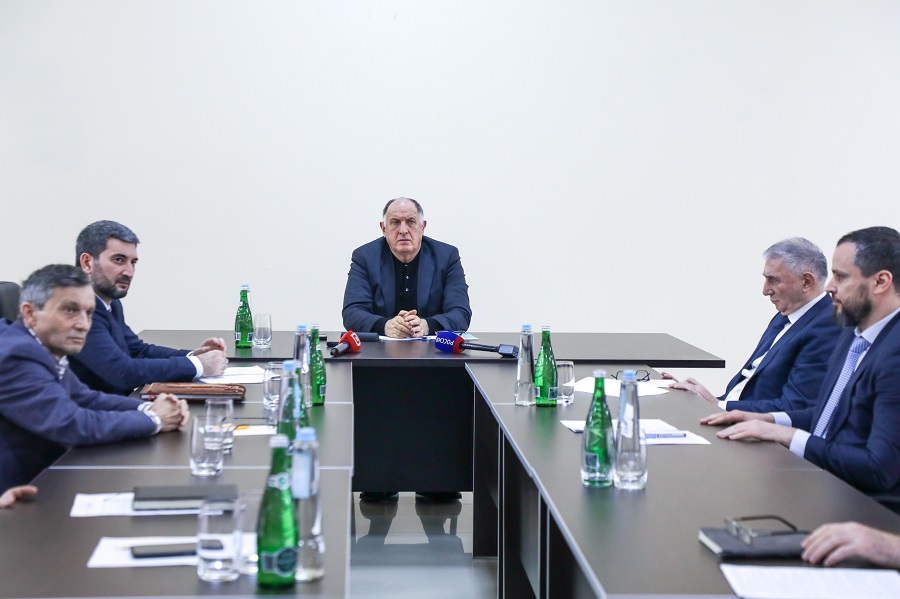Абдулмуслим Абдулмуслимов обозначил задачи коллективу Минэнерго Дагестана