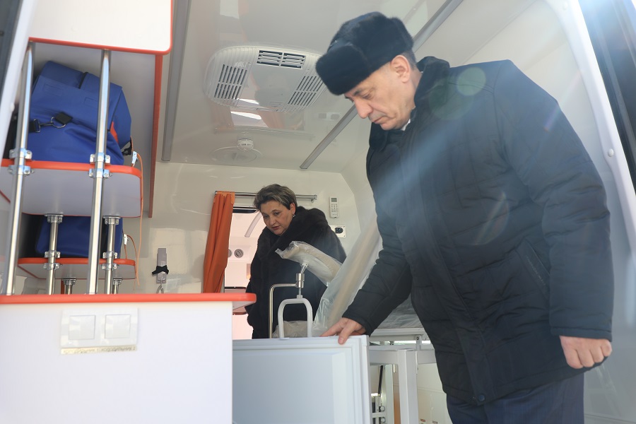14  машин скорой помощи и 12 передвижных ФАПов получат медучреждения Дагестана