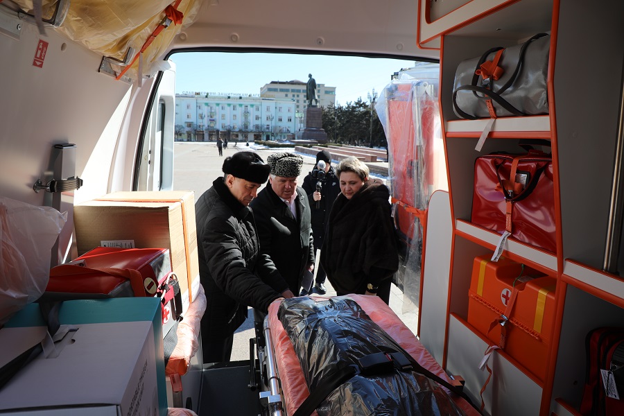 14  машин скорой помощи и 12 передвижных ФАПов получат медучреждения Дагестана