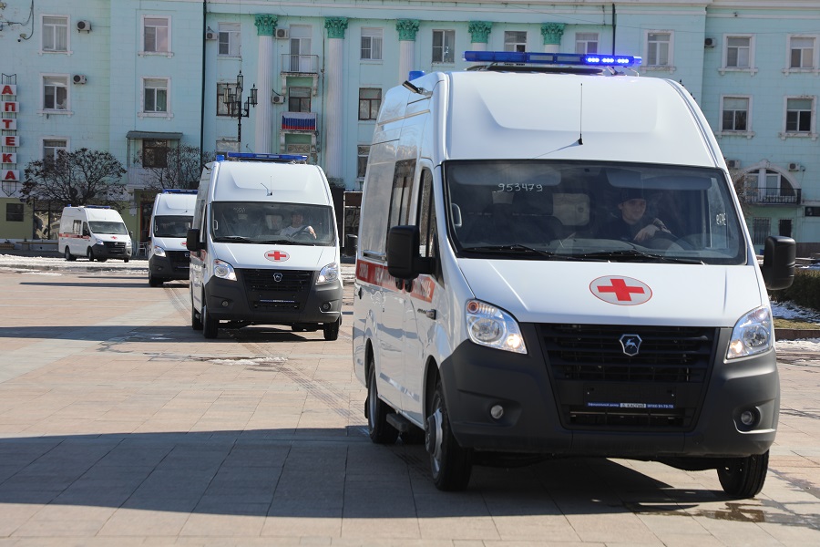 14  машин скорой помощи и 12 передвижных ФАПов получат медучреждения Дагестана