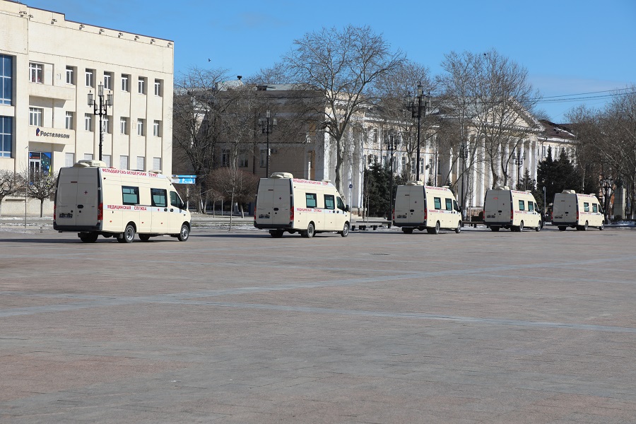 14  машин скорой помощи и 12 передвижных ФАПов получат медучреждения Дагестана