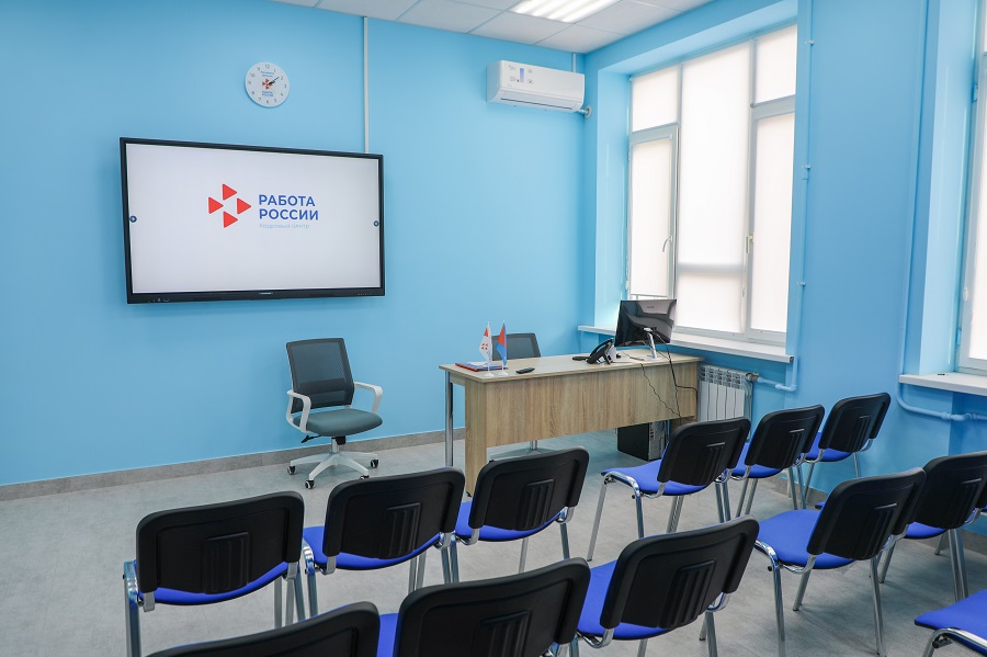 Абдулмуслим Абдулмуслимов открыл обновленный Центр занятости населения в Махачкале
