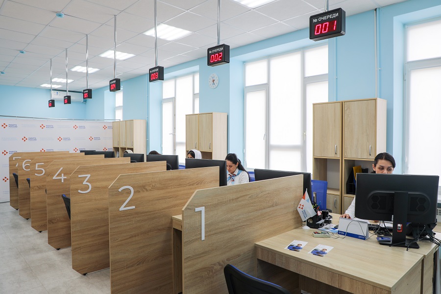 Абдулмуслим Абдулмуслимов открыл обновленный Центр занятости населения в Махачкале
