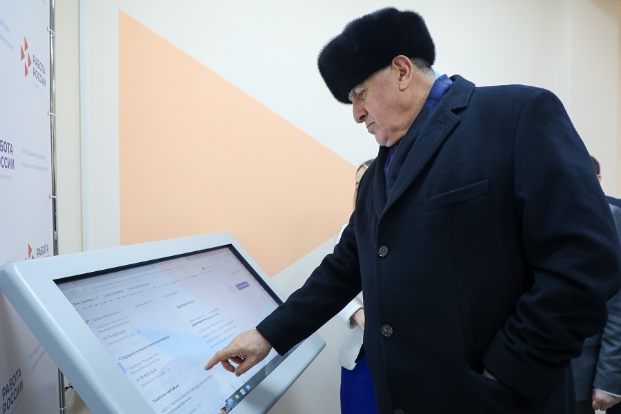 Абдулмуслим Абдулмуслимов открыл обновленный Центр занятости населения в Махачкале