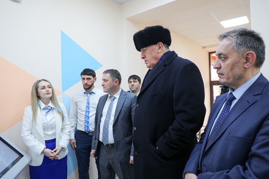 Абдулмуслим Абдулмуслимов открыл обновленный Центр занятости населения в Махачкале