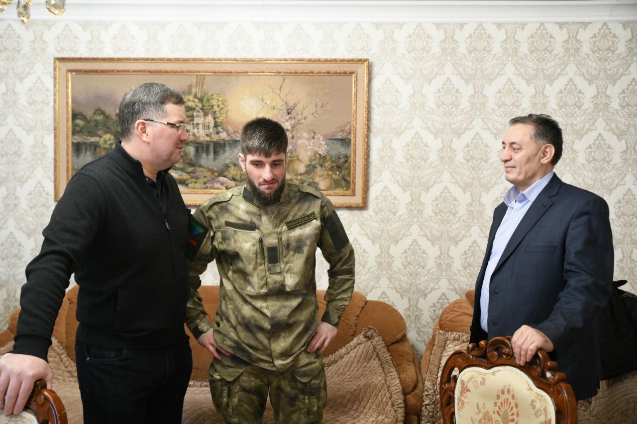 Абдурахман Махмудов поздравил участников СВО с Днём защитника Отечества