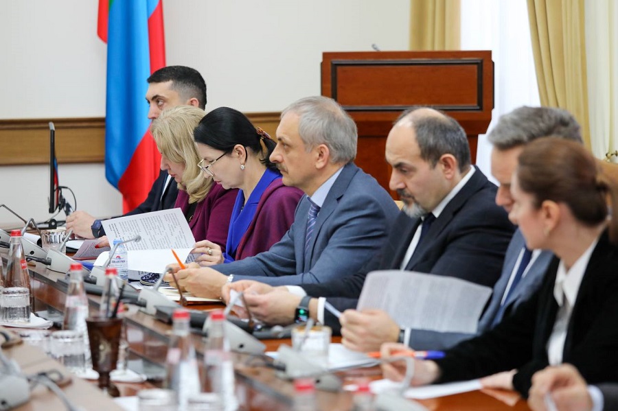 Абдулмуслим Абдулмуслимов поручил увеличить охват программой «Пушкинская карта» в Дагестане