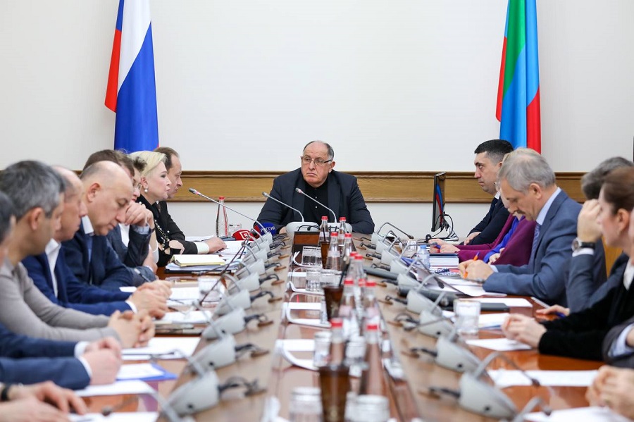 Абдулмуслим Абдулмуслимов поручил увеличить охват программой «Пушкинская карта» в Дагестане