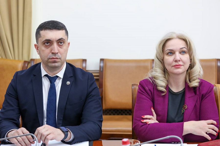 Абдулмуслим Абдулмуслимов поручил увеличить охват программой «Пушкинская карта» в Дагестане