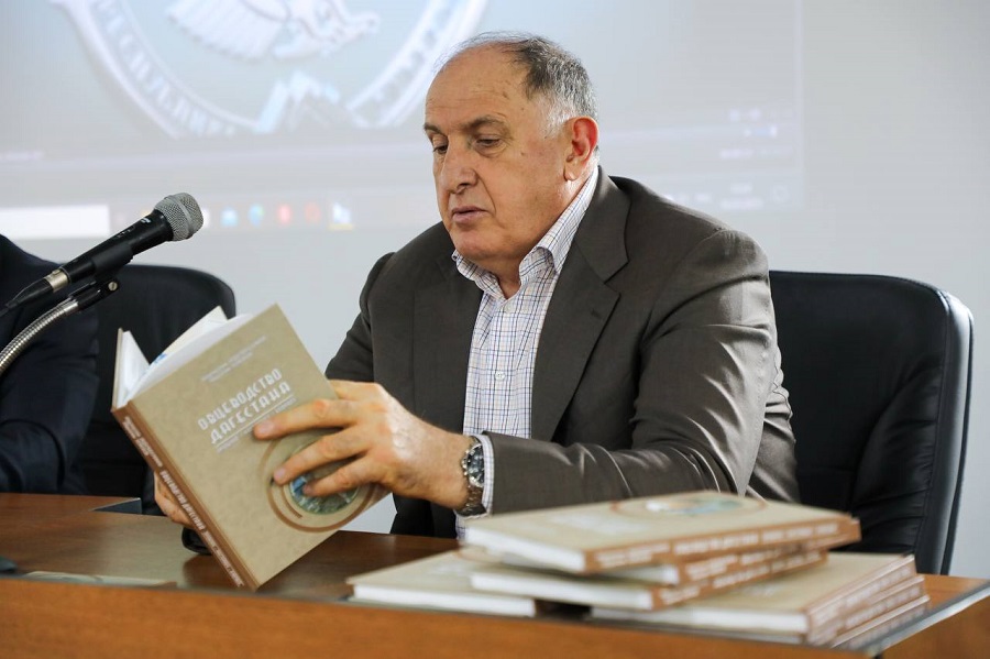 Председатель Правительства Дагестана презентовал собственную книгу