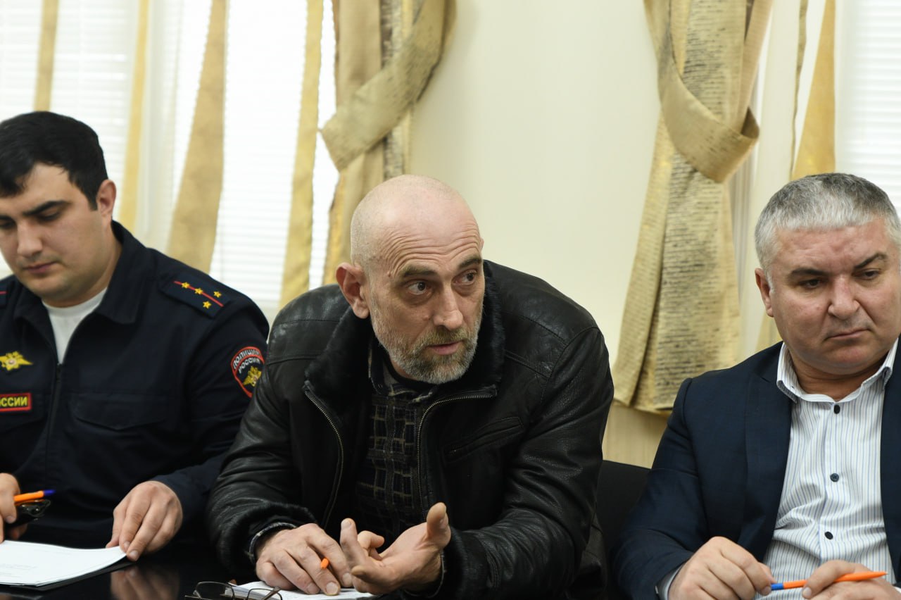 Абдурахман Махмудов провел совещание по вопросам неформальной занятости в Избербаше