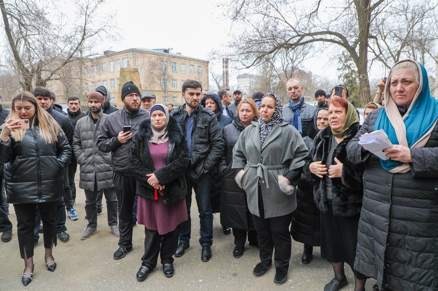 Жители аварийных общежитий Каспийска войдут в рабочую группу по принятию решения о переселении
