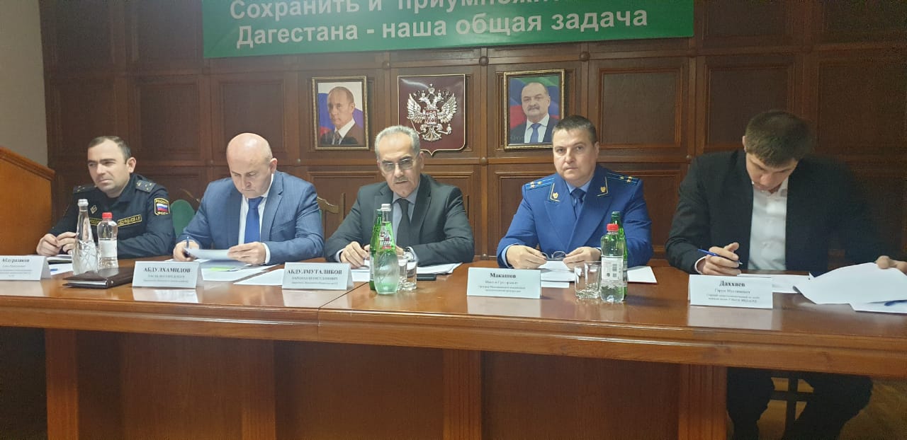 Вопросы взыскания задолженностей по платежам за использование лесов обсудили в Дагестане